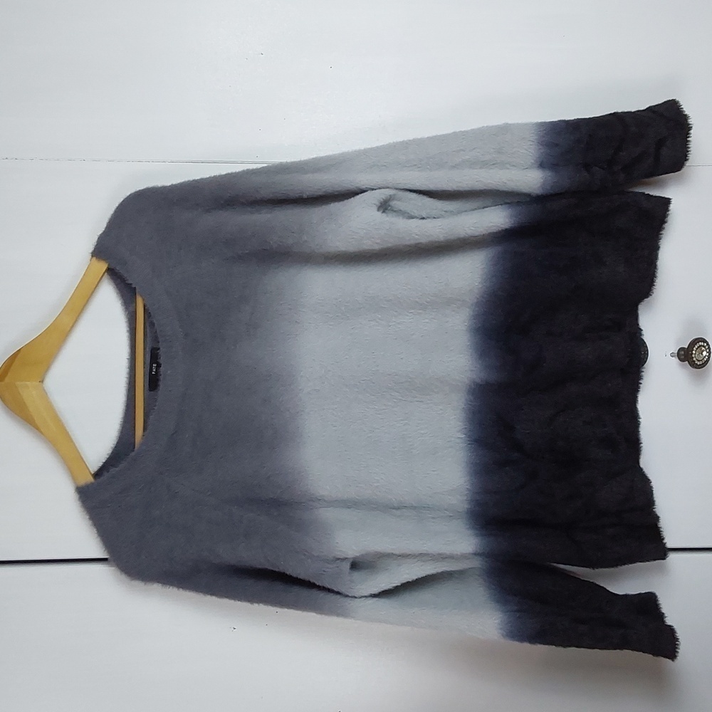 Fate |OMBRE Butter Soft Stretchy Cropped Black Gray Blue Sweater Neutral Sz.M